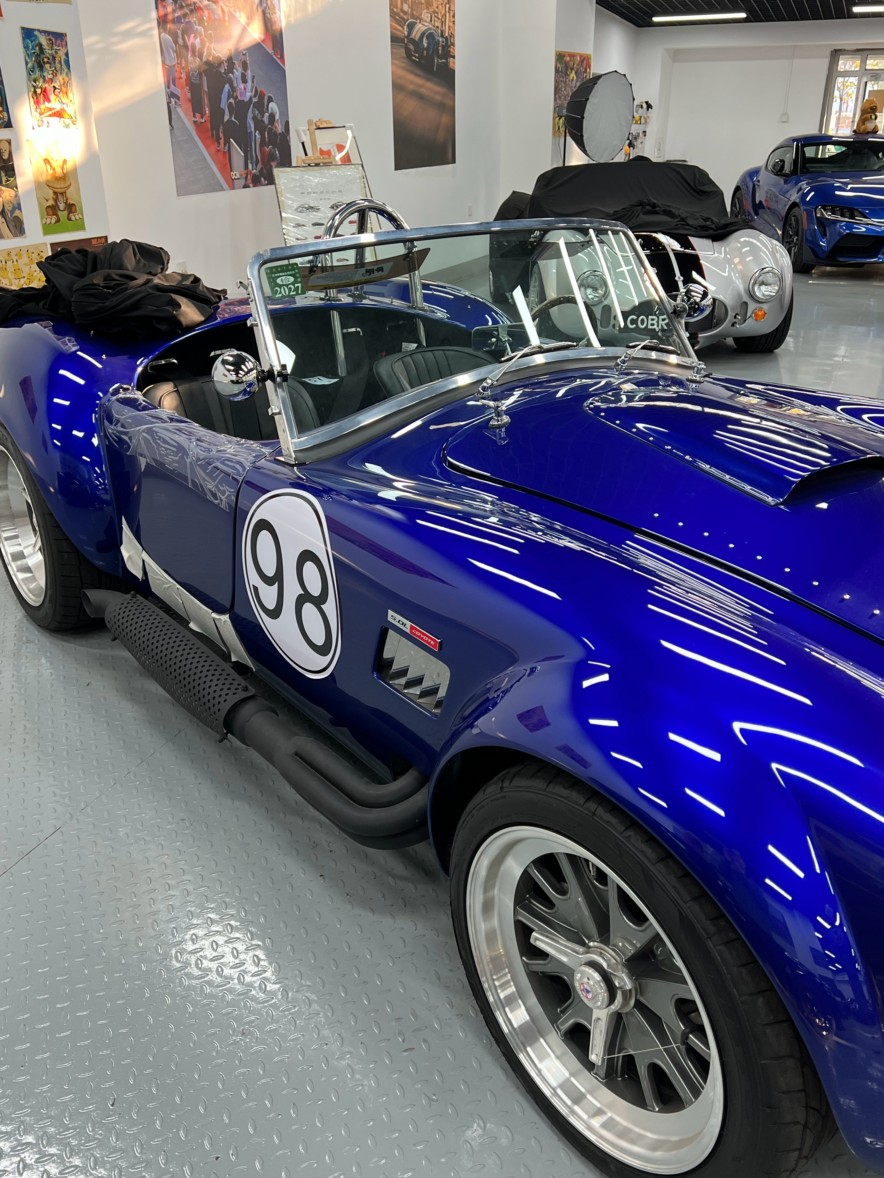 这几年赚的钱，都喂蛇了哈哈哈哈哈哈赚钱吗，赚了钱呢？在车里