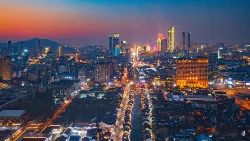 12月18日无锡举办了数据产业暨可信数据空间发展推进大会，这可是为“中国数码头”