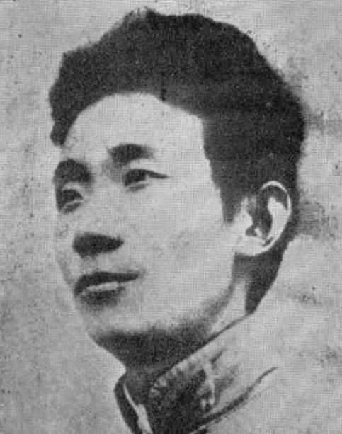 1942年的一天，新加坡沦陷后，郁达夫和友人流落到苏门达腊岛，遇到日本军，日本军