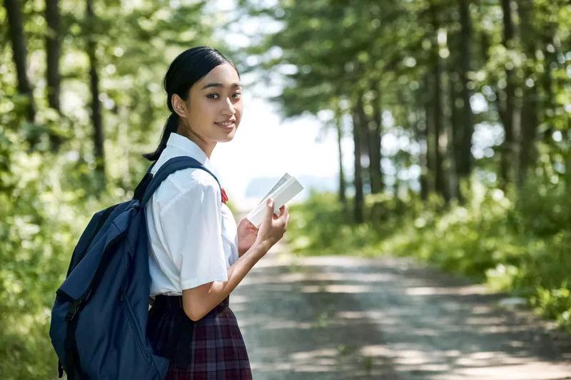 同事女儿在武汉某双一流学校大四，取得了保研资格，被西安一个211学校录取。我们省