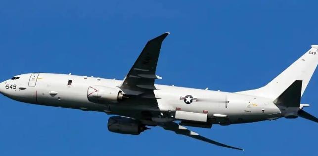 外媒报道，美国海军一架P-8A“海神”巡逻机8月21日在“国际空域”飞越台湾海峡