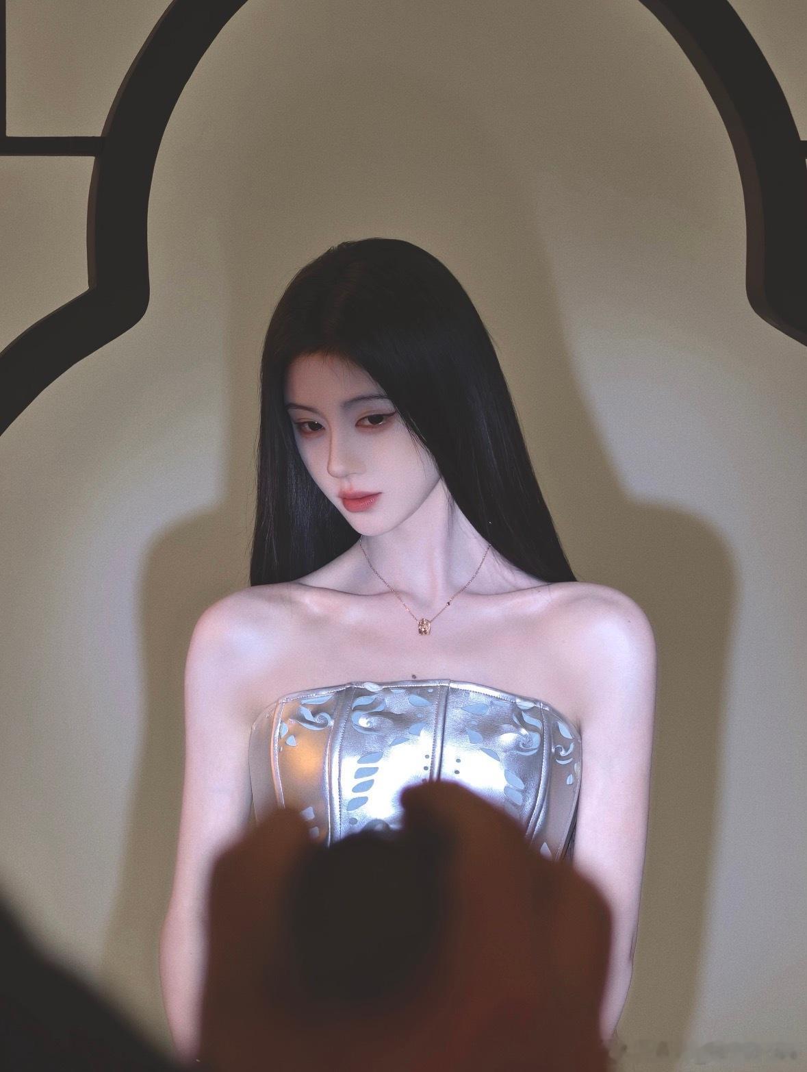 鬼魅如她鞠婧祎elle美人图封面大片​​​