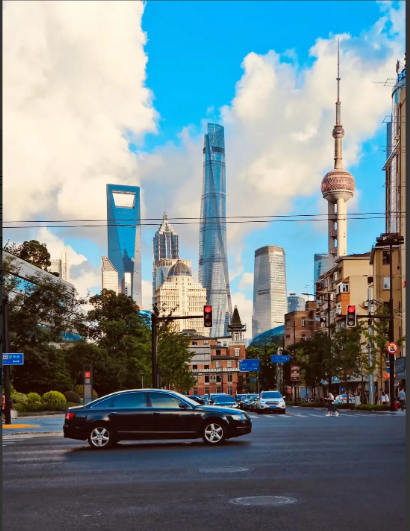 真是无语了，明明是规矩和礼貌问题，非要来一句“上海人边界感很强”。昨天和一准客户