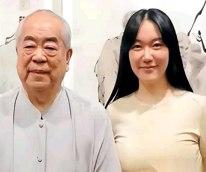 87岁，亲儿子来了。养了几十年的儿子女儿，瞬间成了外人。一纸声明，断得干干净