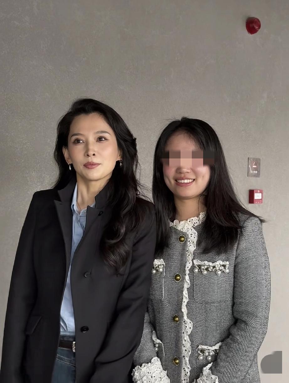 森林北现身杭州，无修图下有点显老，不像是36岁，不像是90后，像是80后，有了年