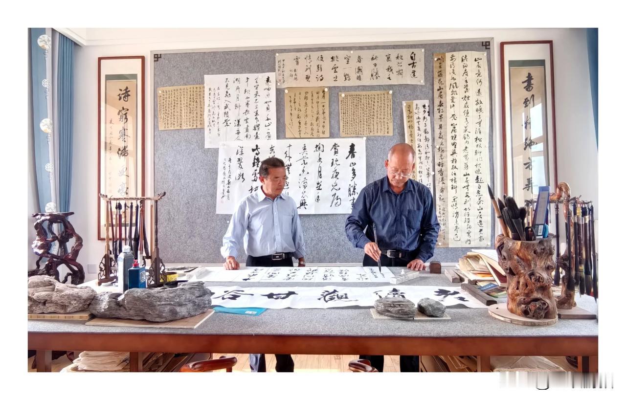 墨香浸染书卷，笔锋书写春秋一一老续观甘谷采访书法家李更生老师掠影。