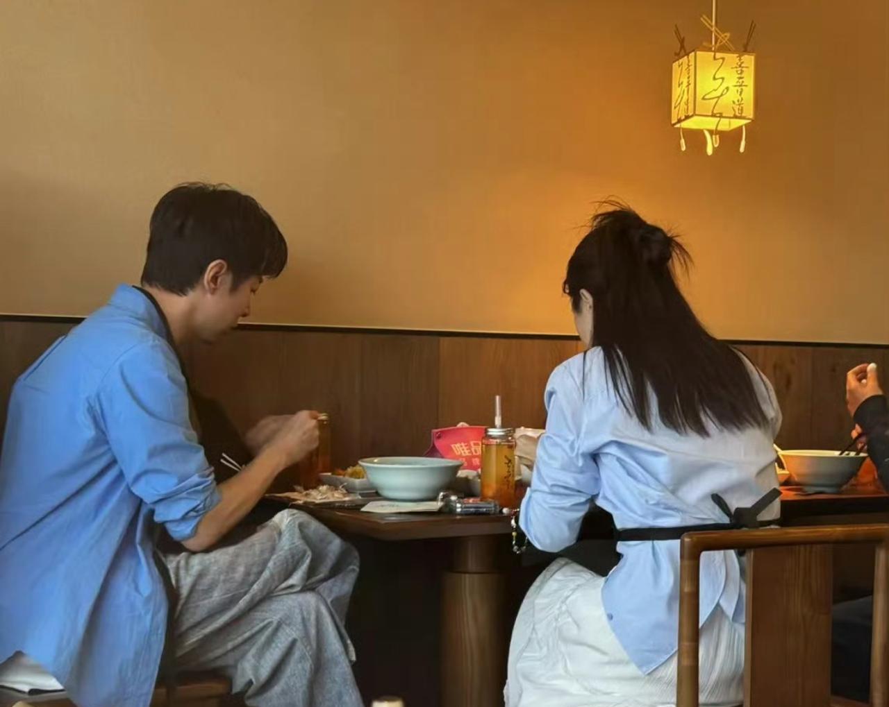 1400万救前夫，最后换句“离了”！三年没戏拍，带着闺女咬牙硬扛。45岁突然