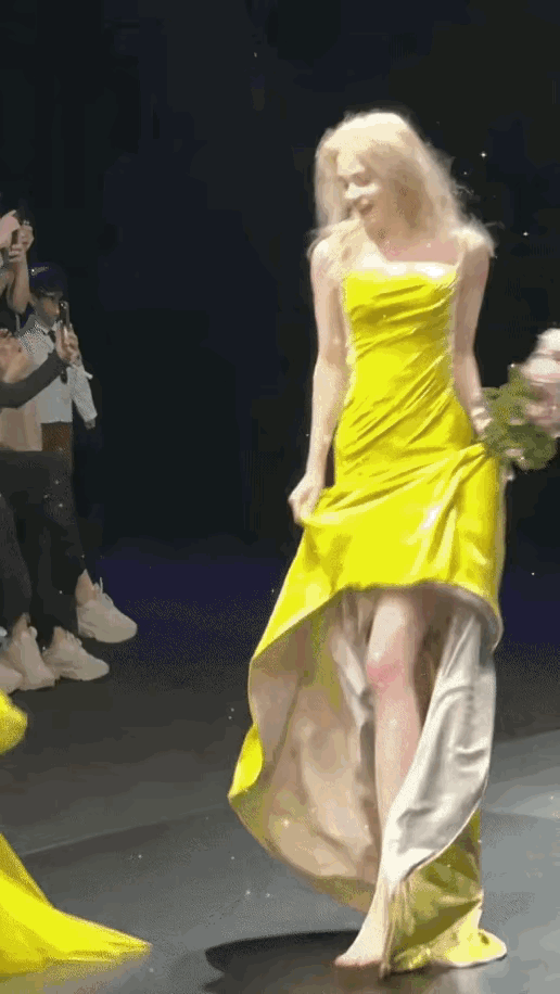 终于知道小说里的霸总在宴会上看到活泼开朗的女主是什么感觉了