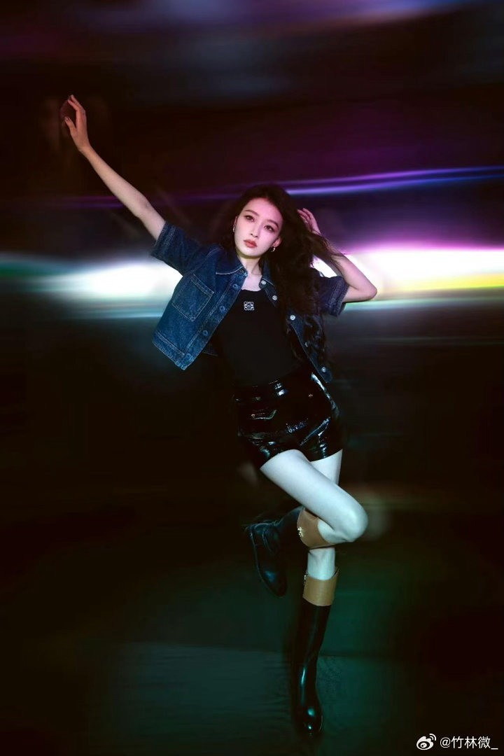 终于等到孙怡上浪姐了！整个人状态又好又有魅力，期待她在舞台上大胆突破，用实力圈粉