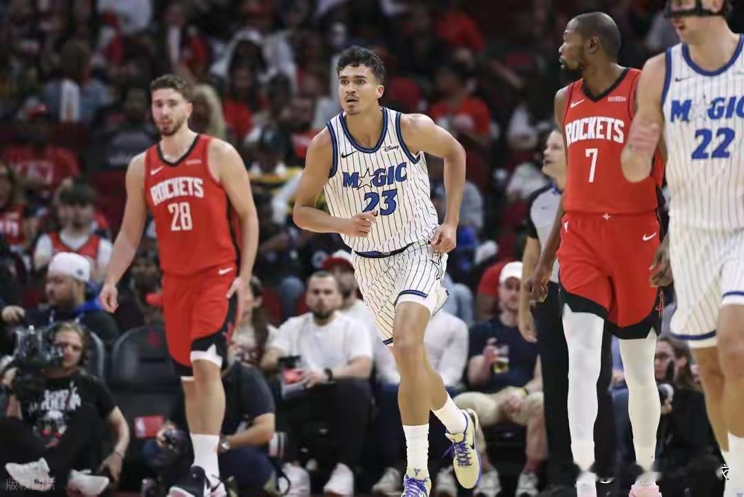 11月17日！火箭队传来3个让人兴奋的好消息:第一个好消息就是申京和杜兰特的