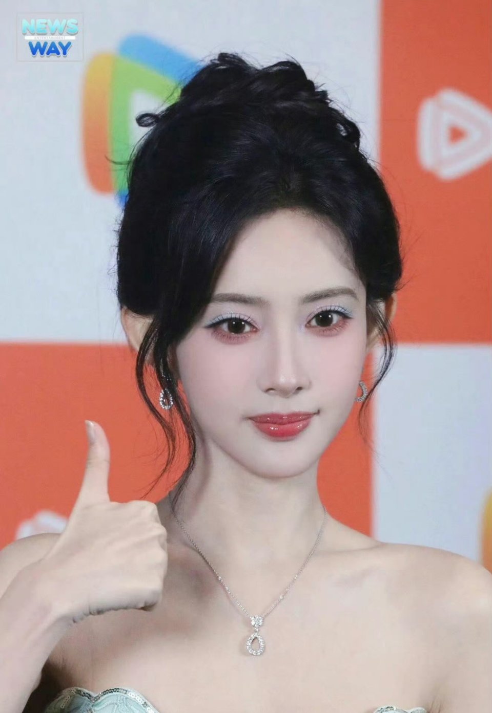 孟子义美女就这样不怕生图救命🆘孟子义这生图状态绝了！怼脸拍都没在怕的，皮肤通透
