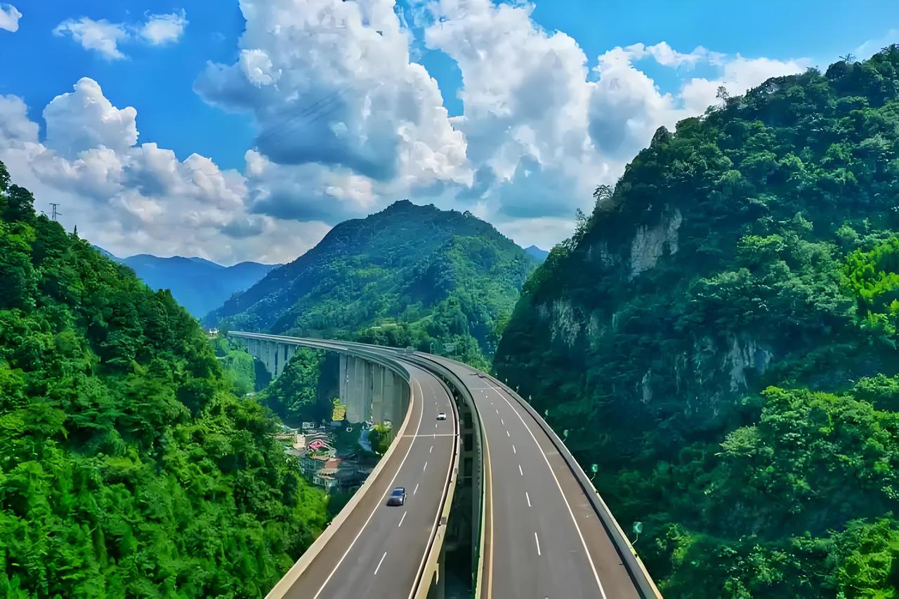 武黄高速升级换代真是一件大好事！“十四五”收官时，沪渝高速武汉至黄石段改扩建项目