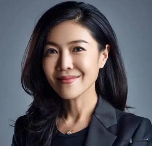 不得不感叹面相真是不会骗人左边的是最近很火的苏芒，右的是王宝强的前妻马蓉。