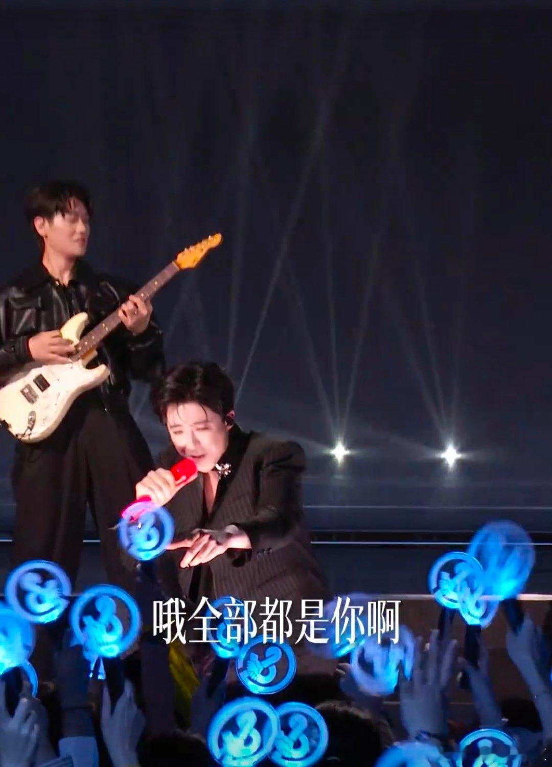 救命！刘宇宁《把你的名字念一万遍》直拍太上头了！烟嗓搭配怒音的摇滚风，把深埋心底