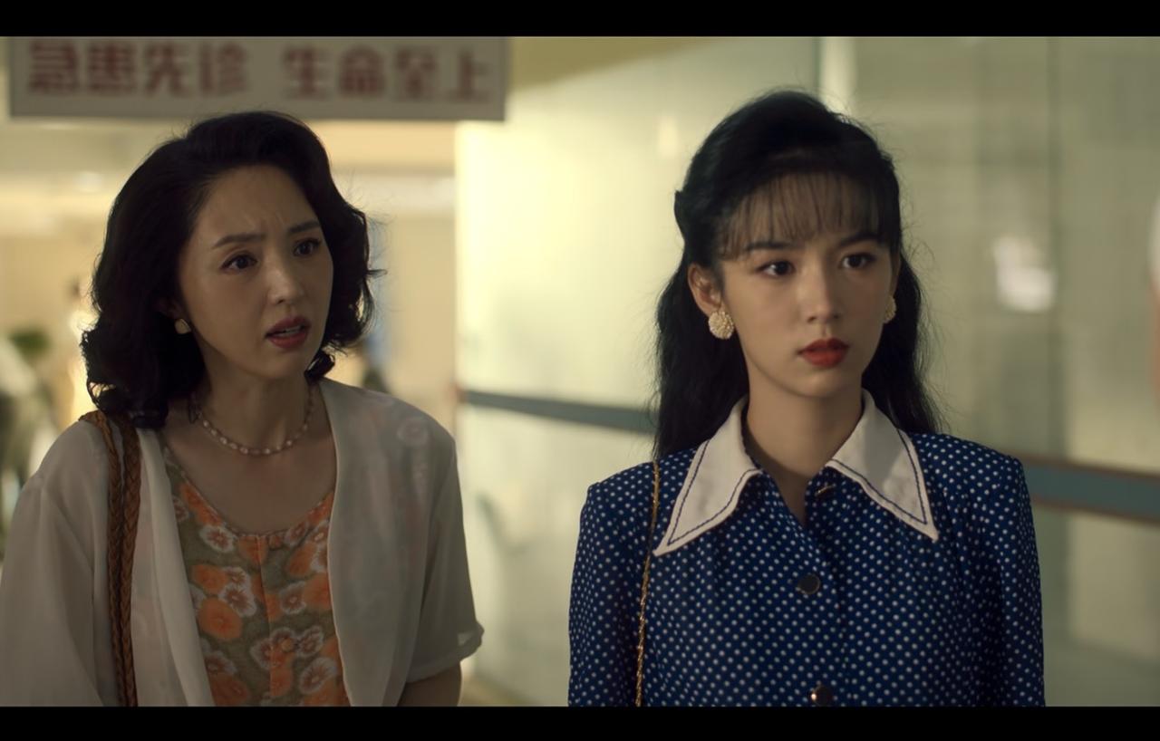 董璇早就该多出来演戏了，人长的漂亮，演技也不错。我看她演的第一部剧是《闯关东