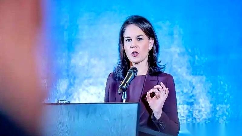 刷到这个新闻，我一下就精神了。联合国要选新掌门，这次，风向彻底变了。从1945