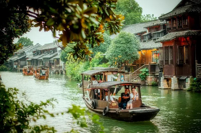 江苏不仅仅经济上均衡发展，不搞一城独大，在教育上也是如此。全国有七个211大学不