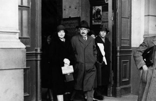 1922年，蔡元培出1000大洋邀请爱因斯坦到北大演讲，爱因斯坦嫌出场费少，说，