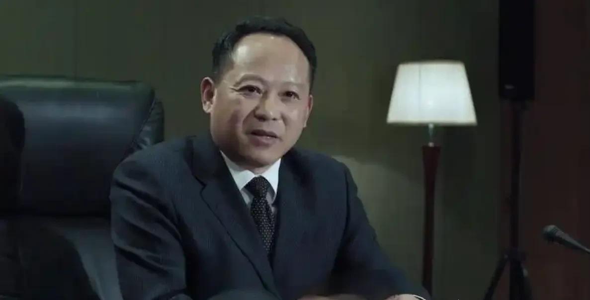 人民的名义中，钱秘书长的出现和操作都很离奇。政协秘书长在常委会上露面本身