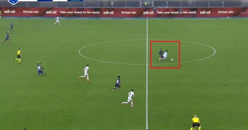 📢《米兰体育报》慢镜头回放：比塞克不该吃红牌！裁判多韦里判罚正确。埃斯波西托