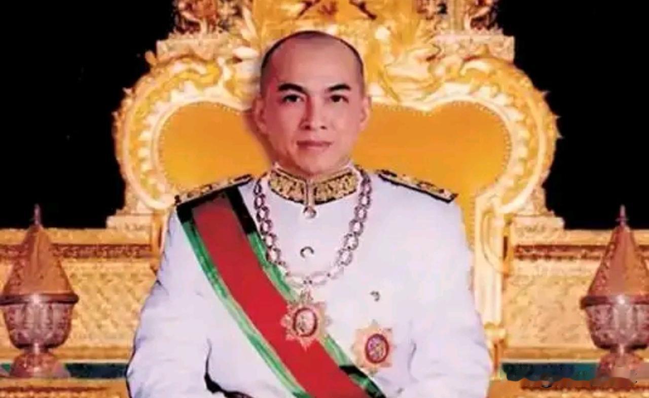 近期，柬埔寨局势突变，泰柬边境战火纷飞，洪森父子在800公里战线上连连失利；首都