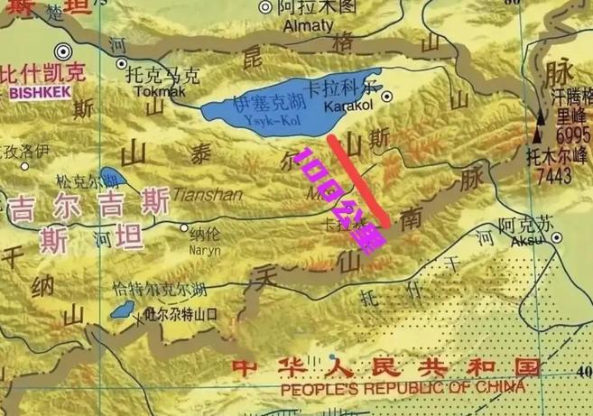 大多数人可能都不信，离咱们新疆边境不到100公里的地方，竟藏着一个巨型湖泊！我们