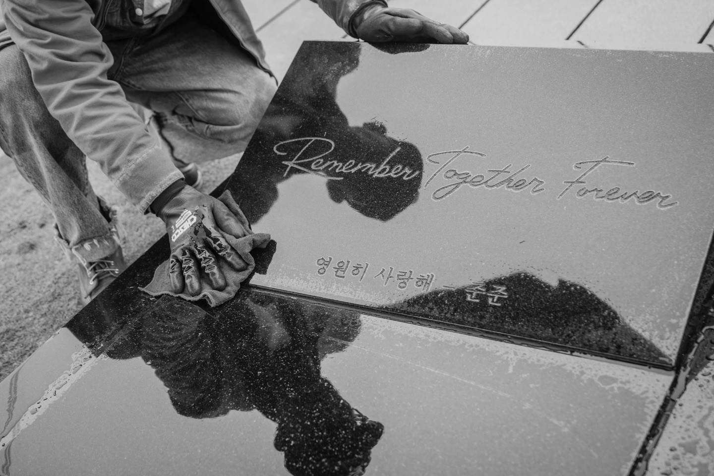 今天是大S徐熙媛逝世一周年，她的纪念雕像也选在今天举行揭幕仪式。🕊️据台媒，《