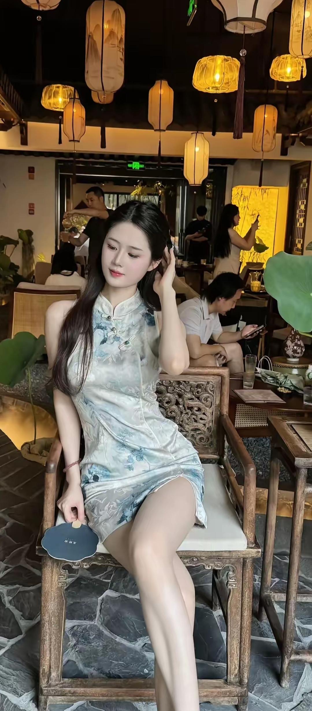 古风餐厅打卡，旗袍美人坐等佳肴