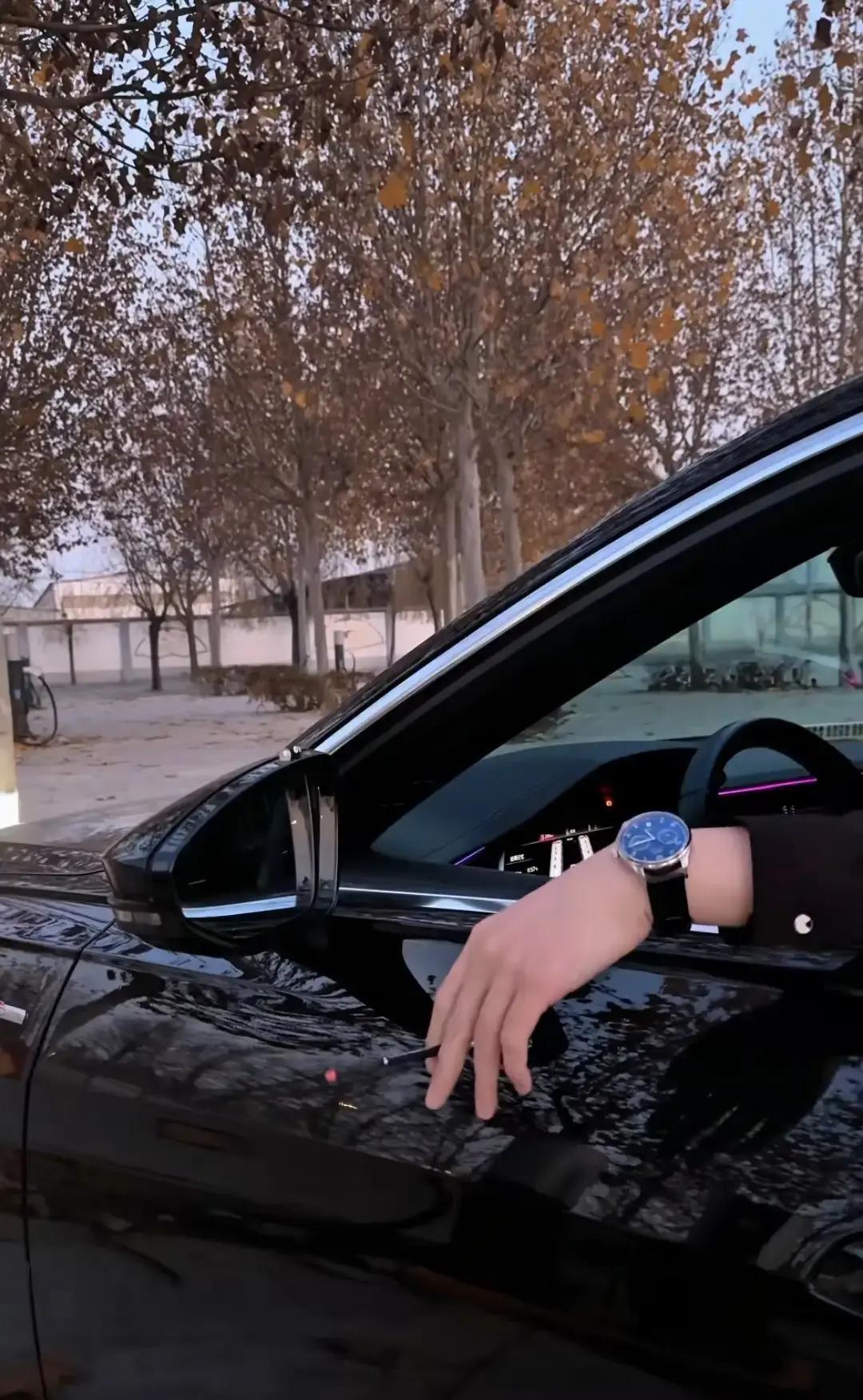 “老公突然变帅”别急着炸，八成跟小三无关。2023年秋，北京一位妻子发现丈夫连买