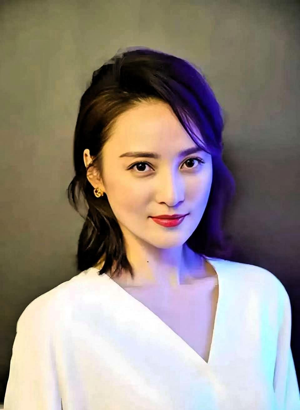 蒋勤勤说，我长得这么漂亮，当年也是引起了校园轰动，可我人生最大的遗憾，就是两个儿