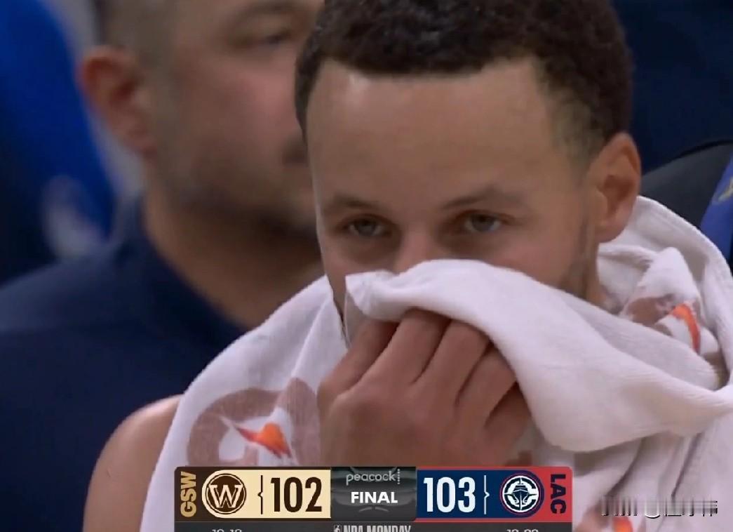 赢得对手认可！伦纳德谈库里：“他关键时刻连续命中三分。”“这就是他的个人