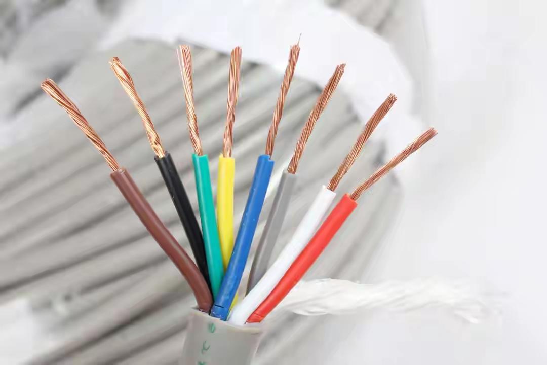 一根发丝般细的光纤，怎样装下5倍信息量？近日，全球首条S+C+L三波段超低损
