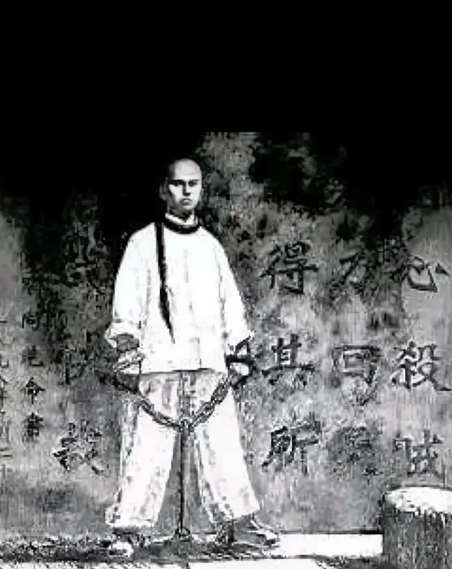 1898年9月，百日维新失败。康有为逃跑，谭嗣同能逃而不逃，被慈禧砍头。行刑前一