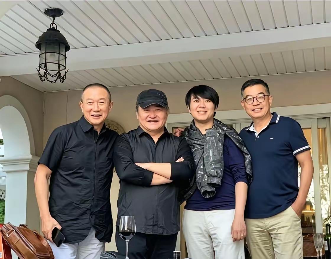 中间这两位我认识，分别是刘欢、郎朗，还有两位分别是谁？一个比一个帅气，一个比一