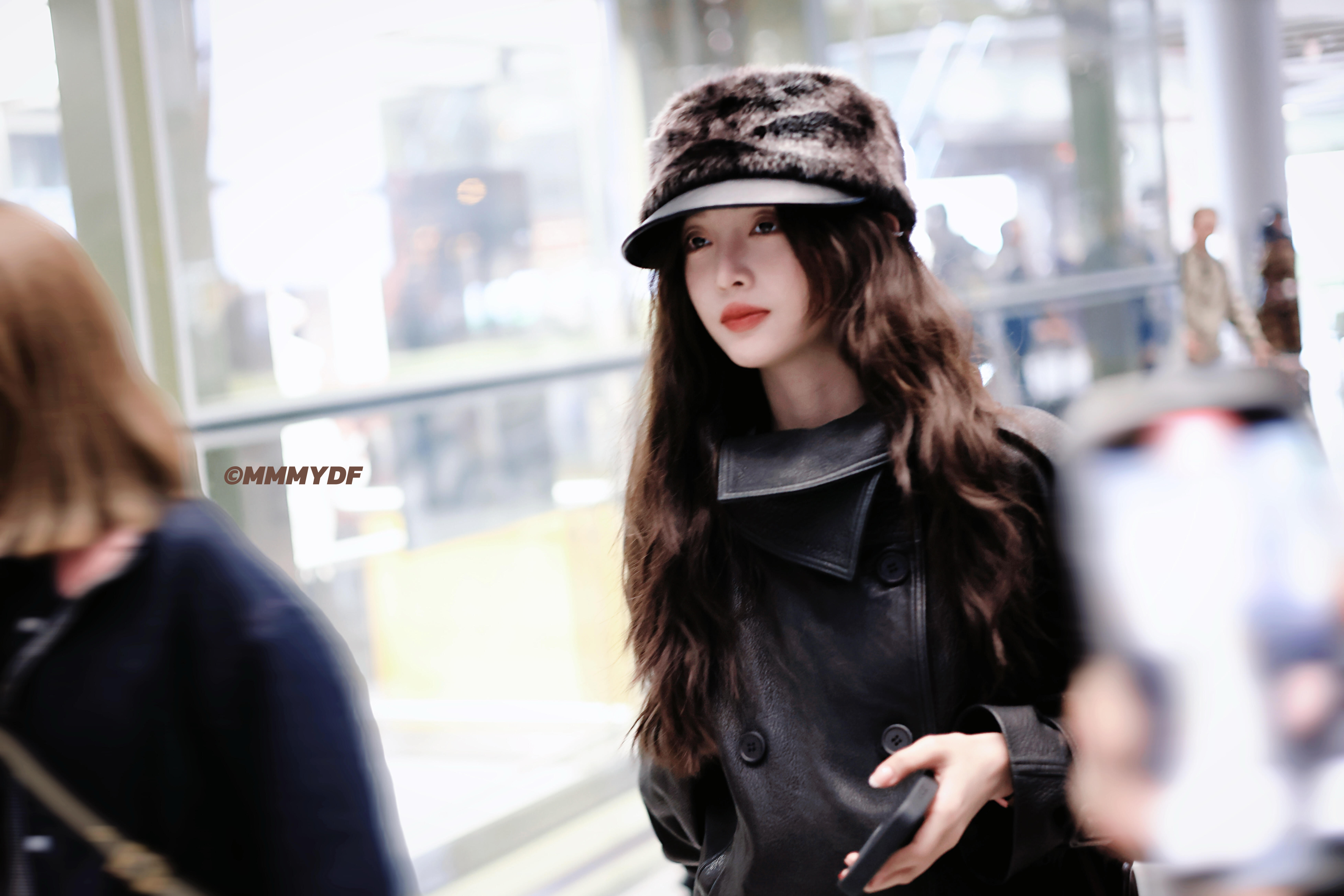 吴宣仪.就宣仪式感刷到了一组机场的吴选图cr.水印