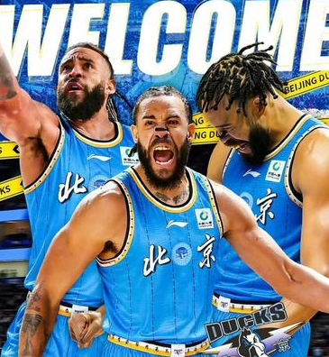 北京男篮官宣麦基正式加盟，他将代表北京出战第二阶段比赛。王哲林是迎来了最大竞争