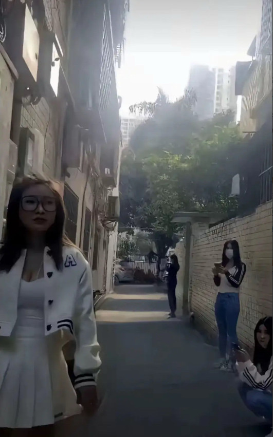 天热了都知道找阴凉地，就是为啥不回家啊？