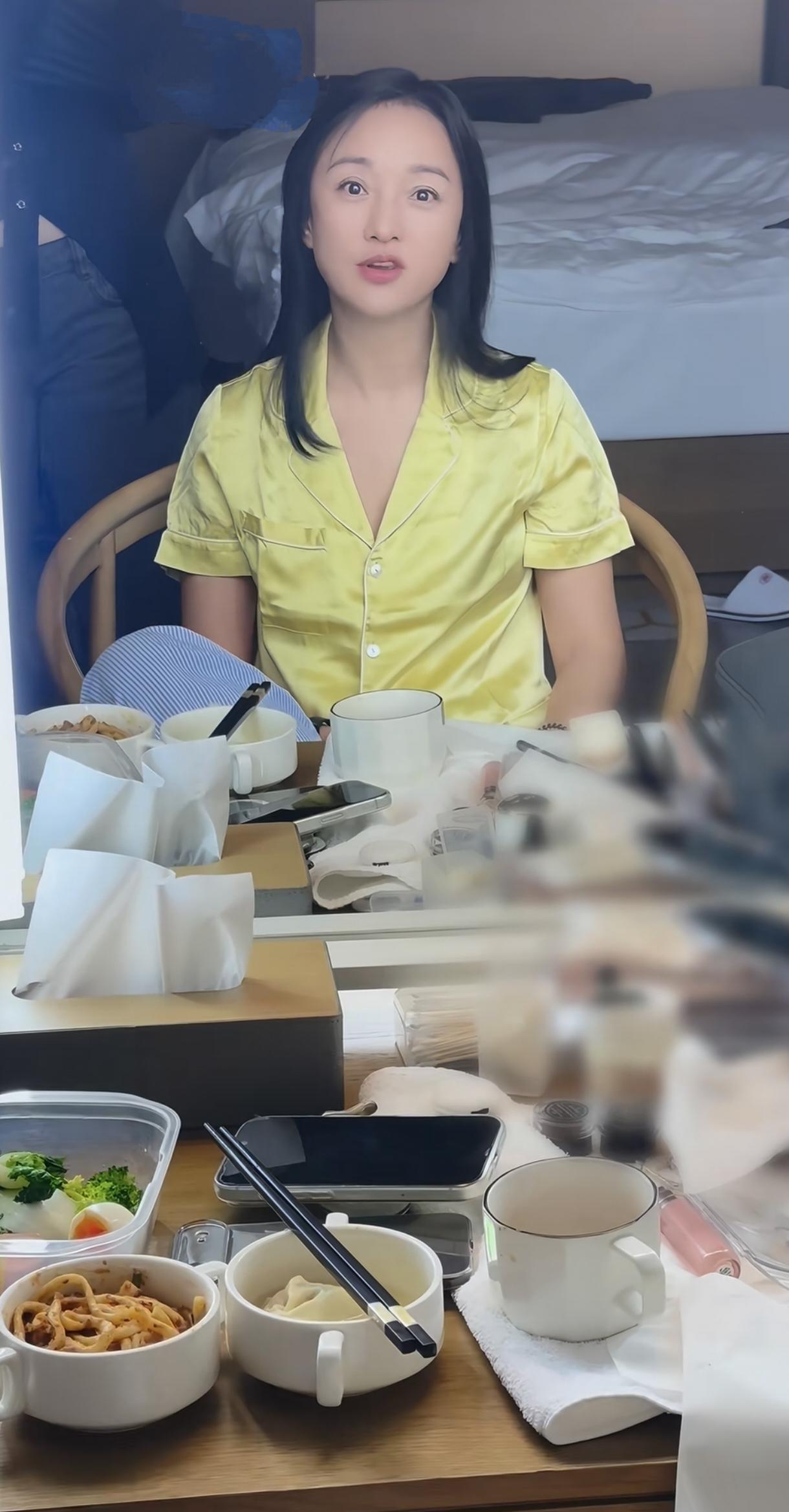 周迅传经送宝来了，吃饭要慢慢吃不容易胖，记下来。好是好，就是容易凉。贪多贪足反