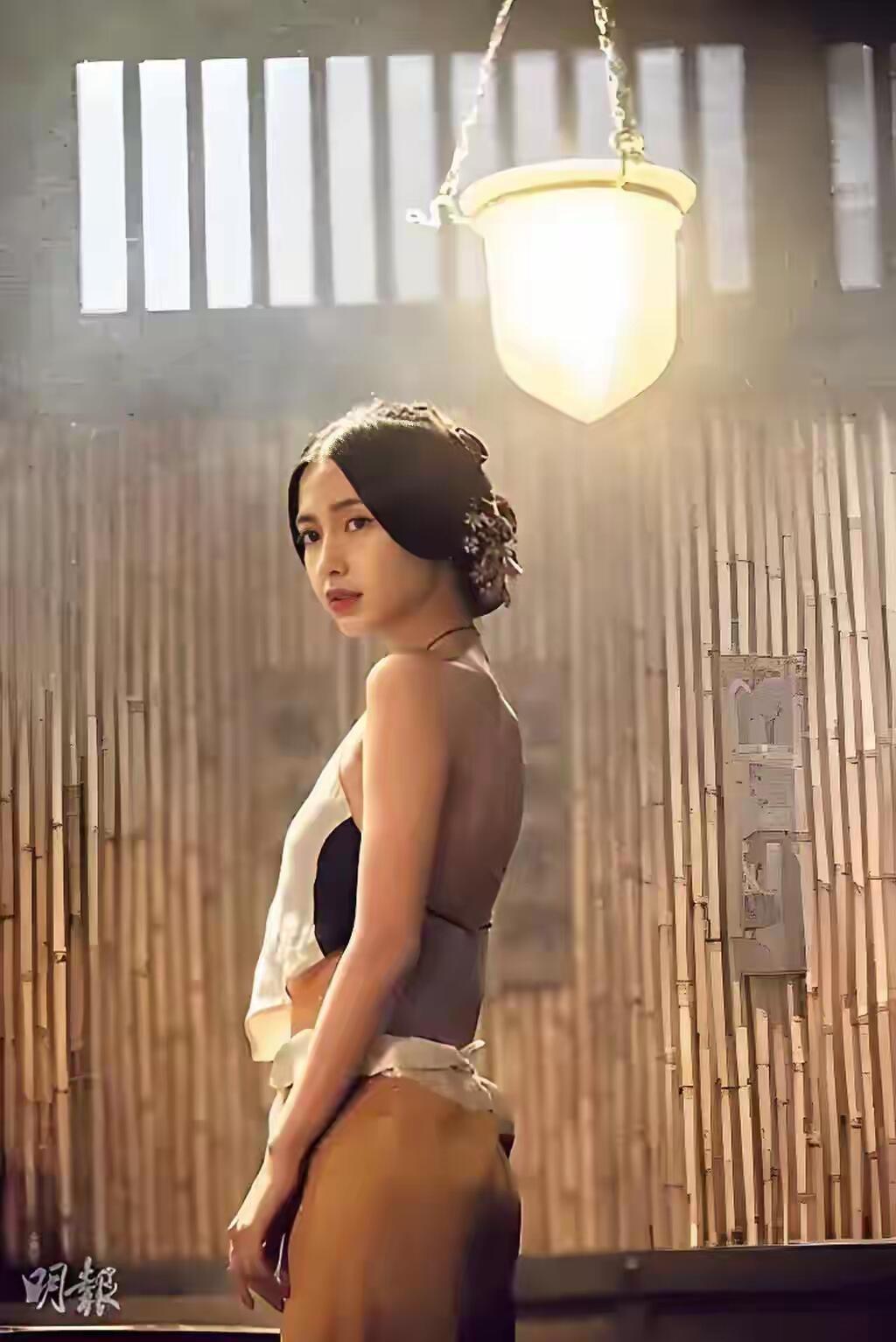 肤白貌美氛围感拉满大宝贝Angelababy杨颖的肚兜