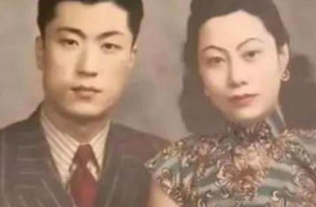 1992年，阎锡山的小儿子回到山西忻州，在老宅门口老泪纵横。然而就在他抬脚准备回