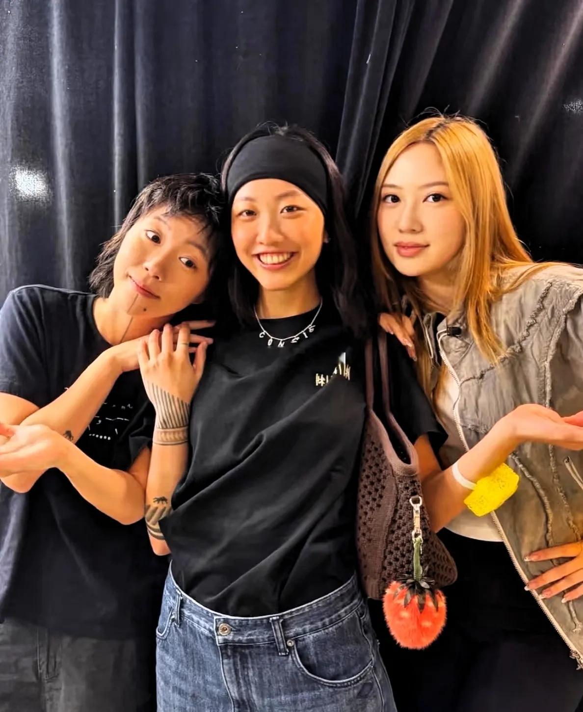 陈奕迅女儿晒出和窦靖童、甄济如的合影，星二代们都长大了，她们的爹妈都太大牌了！她