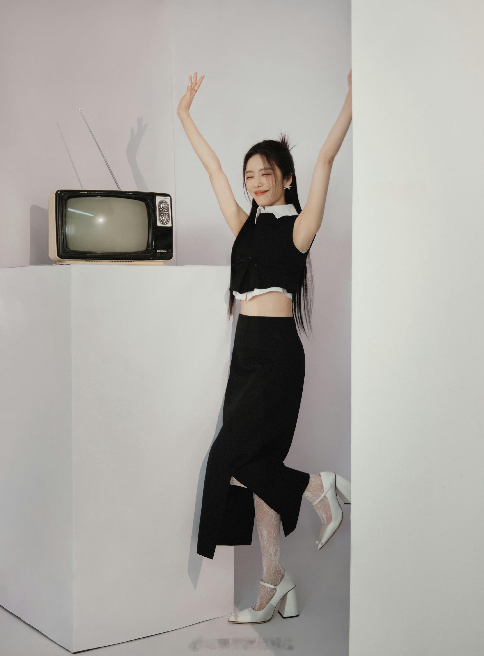 蔡文静黑酷造型又甜又美​​​