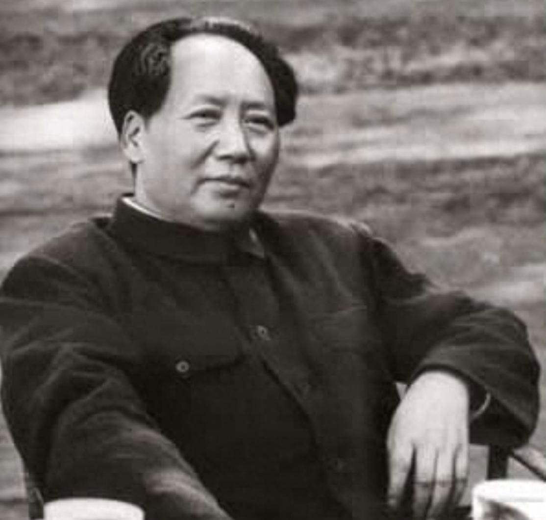 我党中有这么一位将领，他的文化水平非常高，如果不从军甚至可以去专门研究学术，他一