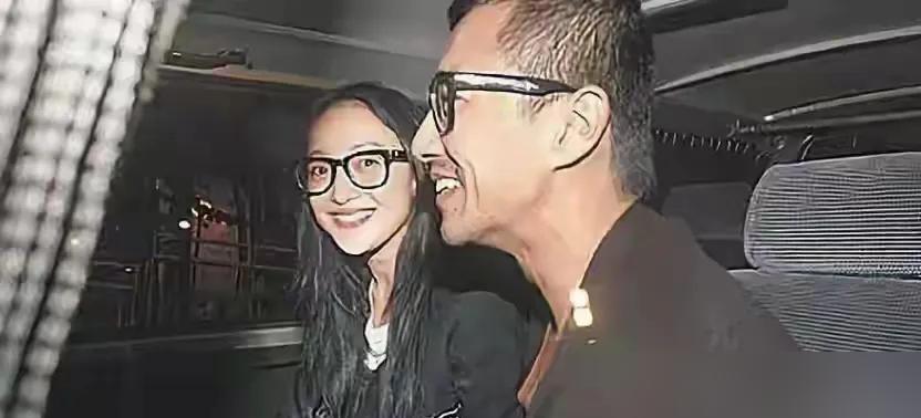 别信什么“祝安好”，离婚背后都是钱。高圣远和周迅闪婚闪离，坊间传闻就那300