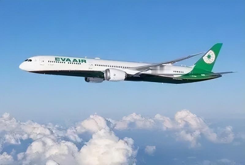 最近，长荣航空的一架客机在洛杉矶机场正要起飞的时候，驾驶舱里突然吵了起来！副机