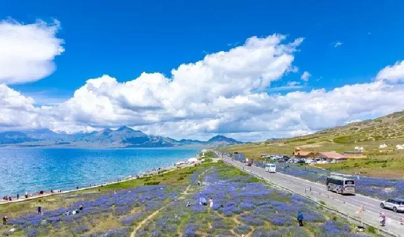 七十岁那年，在自家阳台上，一位老人望着晨光，聊起长寿背后的简单道理。这份道理