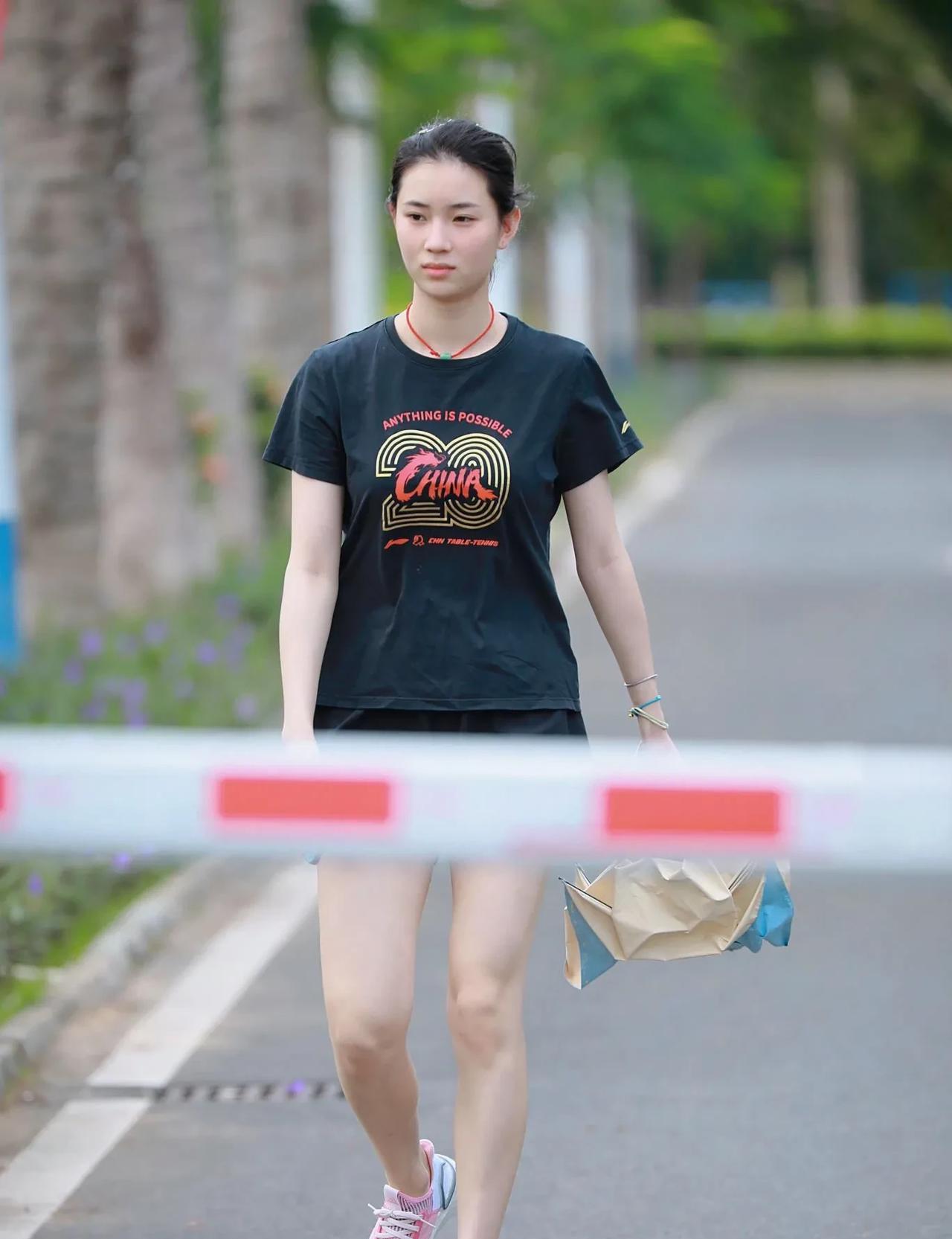 看看国乒女队没有世界冠军头衔的这六朵金花谁最漂亮。第一位：身高176cm，23