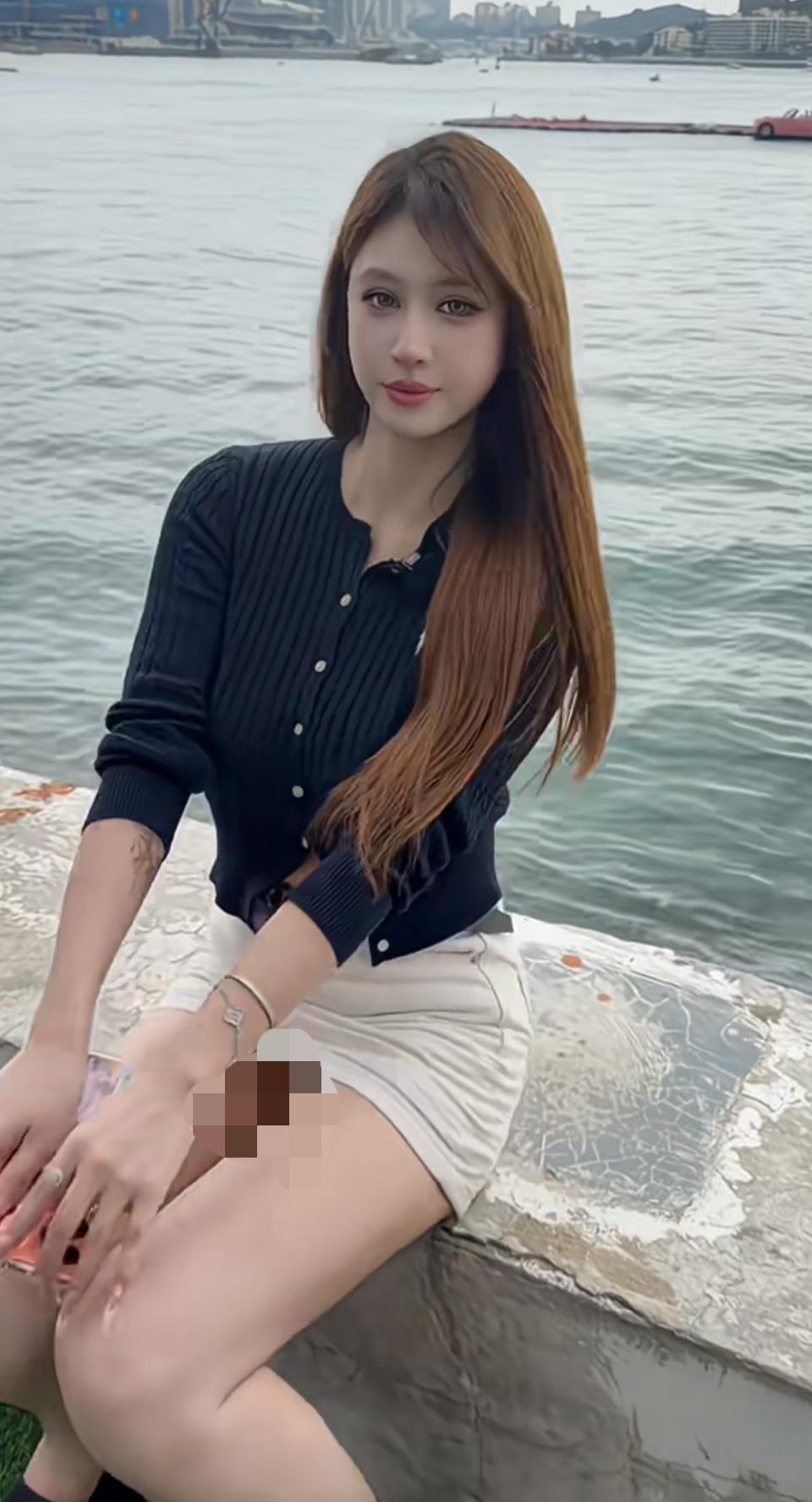 海边少女，温柔时光，静享美好海边花海少女正常服装拍摄，非色情传播