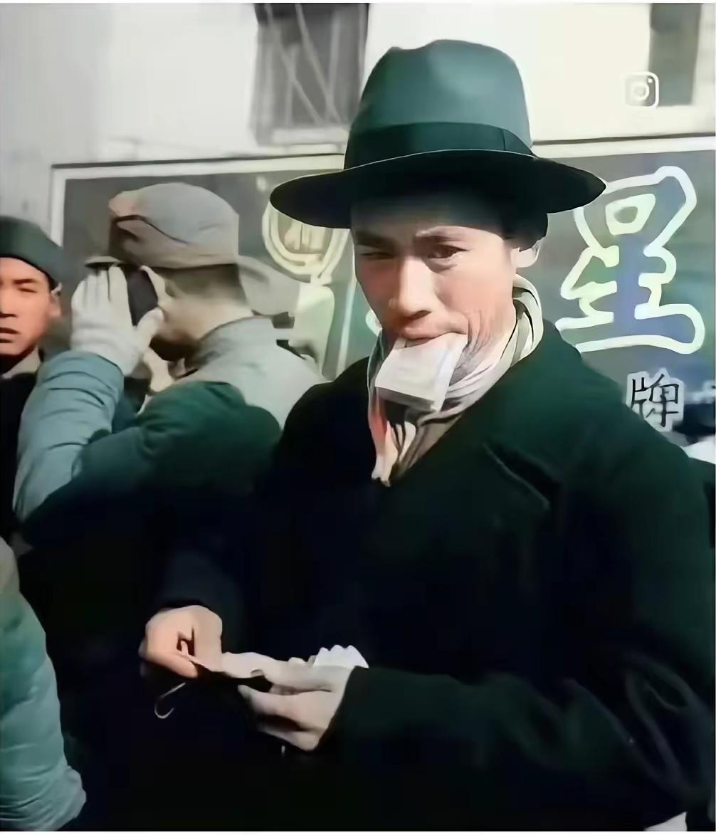 1949年初，上海滩商界大佬丁永福做出了一个让人震惊的决定，他散尽家财买了6张去