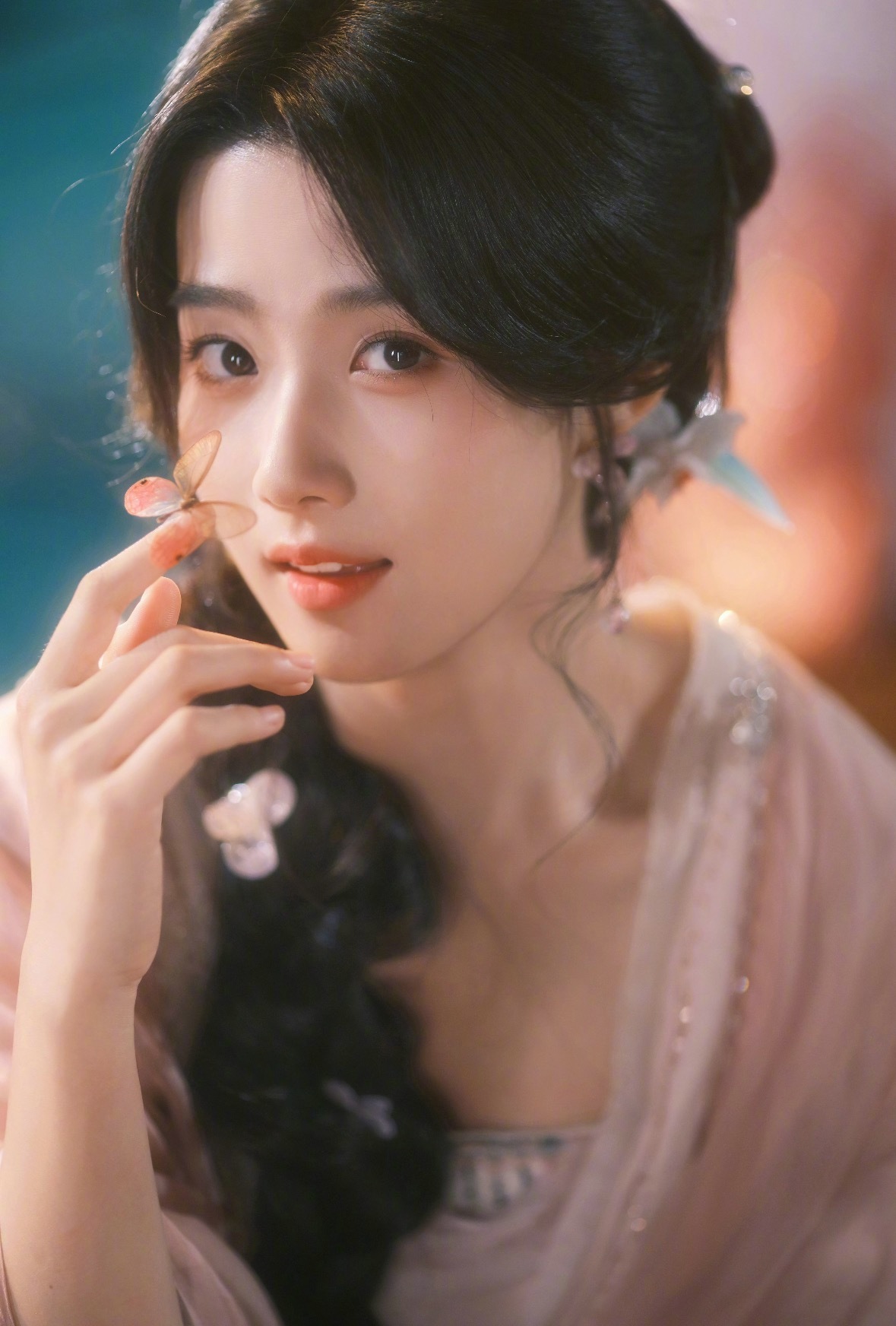 现在都流行先定一位主演，再溜一圈同龄🌸🥜吗最近在传的好几部剧都是这样，《百妖